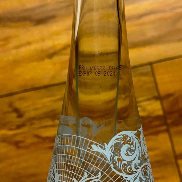 Balmain x Evian - Picture 3 of 4